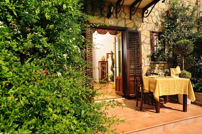 Imagen de los exteriores del Hotel Agriturismo Villa Dafne. Foto 11