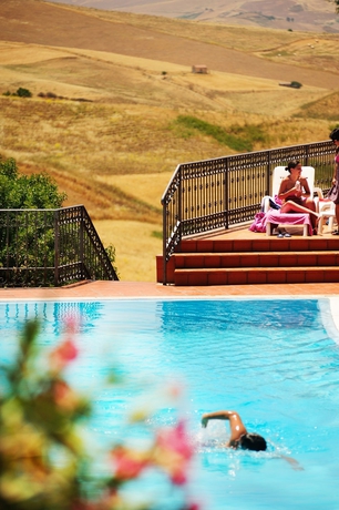 Imagen de la piscina del Hotel Agriturismo Villa Dafne. Foto 16