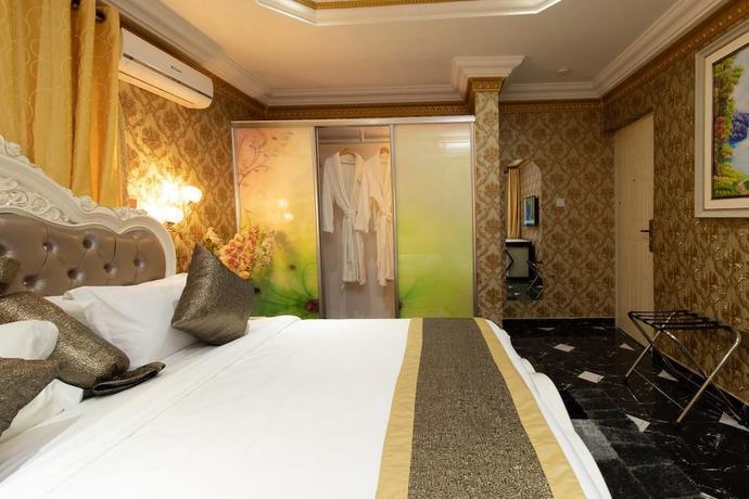 Imagen de la habitación del Hotel Ags and Suites. Foto 15