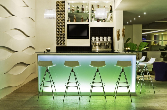 Imagen del bar/restaurante del Hotel Agua Dorada Beach By Lidotel. Foto 3