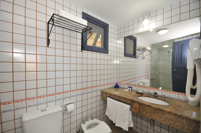 Imagen de la habitación del Hotel Aguab&uacute;zios. Foto 16