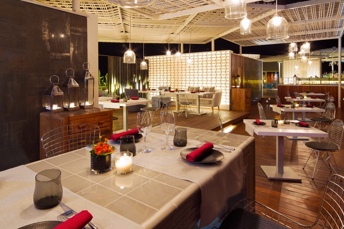 Imagen del bar/restaurante del Hotel Aguas de Ibiza by NCalma Hotels. Foto 2