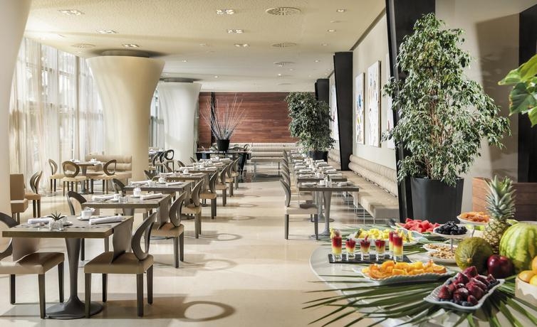 Imagen del bar/restaurante del Hotel Aguas de Ibiza by NCalma Hotels. Foto 3