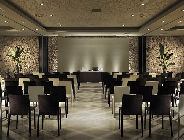 Imagen de los interiores del Hotel Aguas de Ibiza by NCalma Hotels. Foto 7
