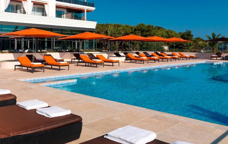Imagen de la piscina del Hotel Aguas de Ibiza by NCalma Hotels. Foto 10