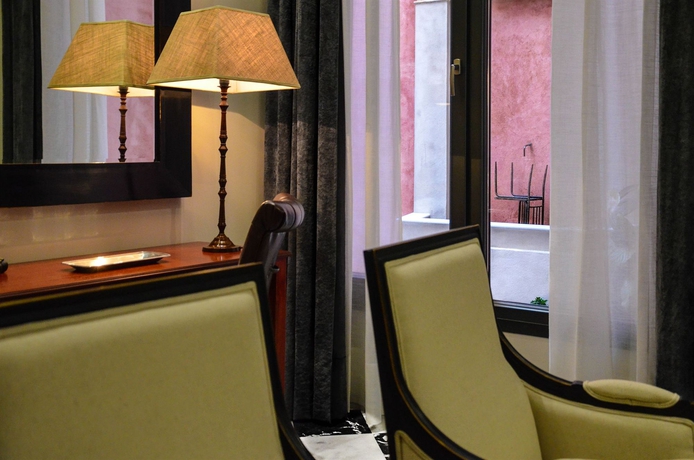 Imagen de la habitación del Hotel Aguilas5 Sevillasuites. Foto 5