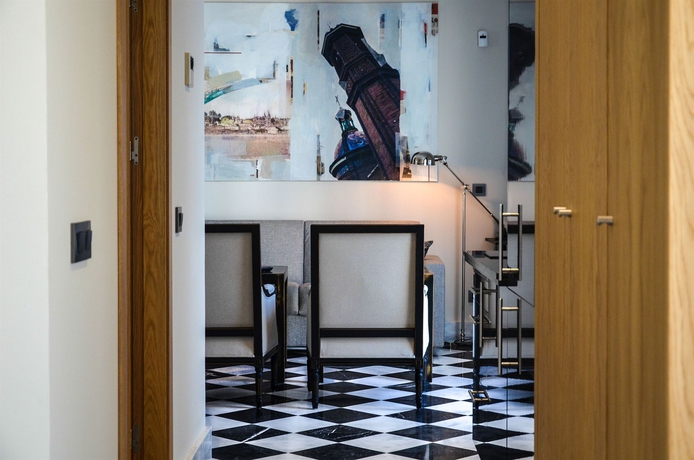 Imagen de los interiores del Hotel Aguilas5 Sevillasuites. Foto 13