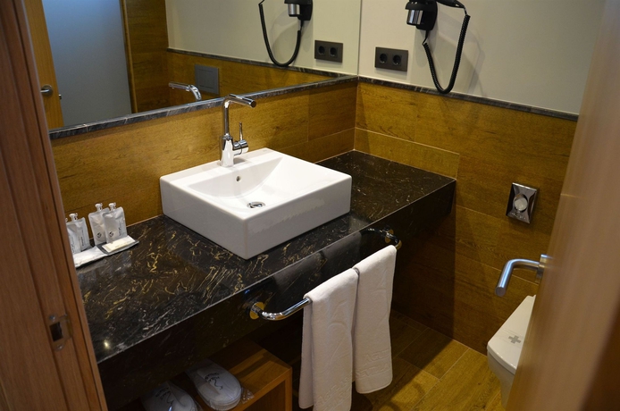 Imagen de la habitación del Hotel Aguilas5 Sevillasuites. Foto 6