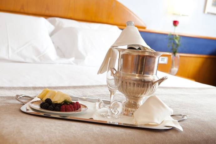 Imagen de la habitación del Hotel Agumar. Foto 8