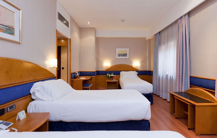 Imagen de la habitación del Hotel Agumar. Foto 18