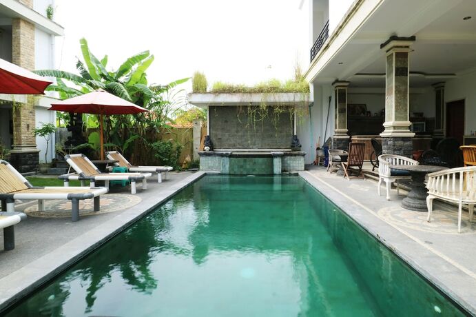 Imagen de la piscina del Hotel Agung Homestay Canggu. Foto 40