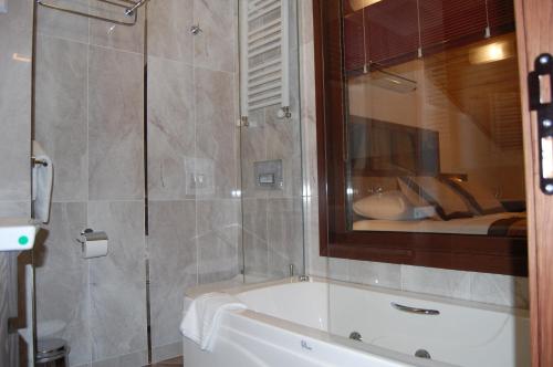 Imagen de la habitación del Hotel Agvapalas. Foto 4