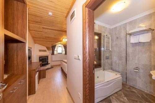 Imagen de la habitación del Hotel Agvapalas. Foto 8