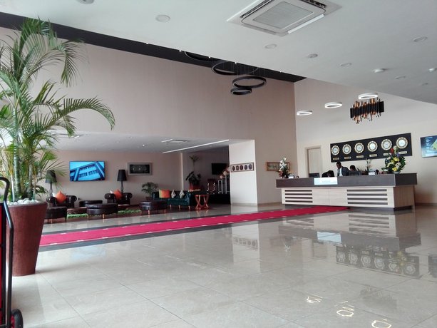 Imagen de los interiores del Hotel Ah and Conference. Foto 19
