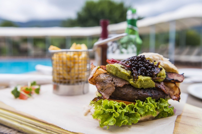 Imagen del bar/restaurante del Hotel Aha Alpine Heath Resort. Foto 6