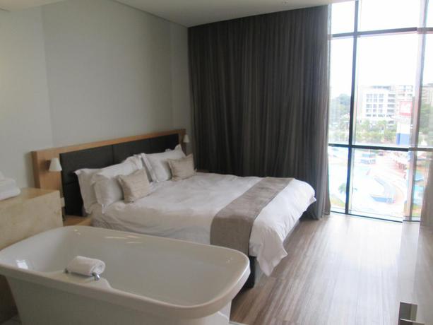 Imagen de la habitación del Hotel Aha Gateway. Foto 5