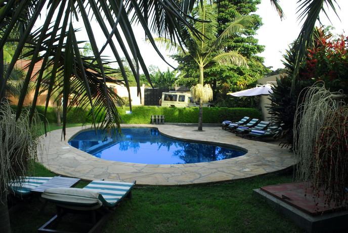 Imagen de la piscina del Hotel Ahadi Lodge. Foto 20