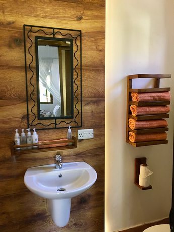 Imagen de la habitación del Hotel Ahadi Lodge. Foto 10