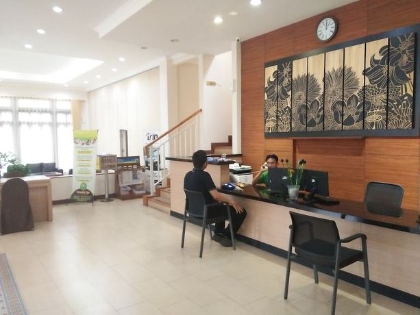Imagen de los interiores del Hotel Ahadiat and Bungalow, Sukagalih. Foto 14