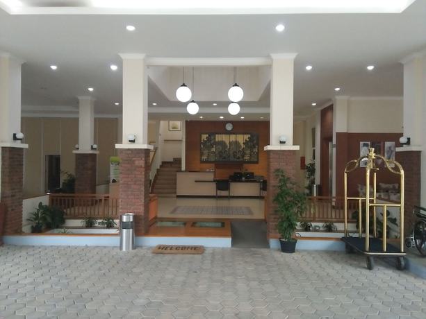 Imagen de los interiores del Hotel Ahadiat and Bungalow, Sukagalih. Foto 17