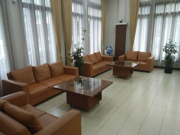Imagen de los interiores del Hotel Ahadiat and Bungalow, Sukagalih. Foto 18