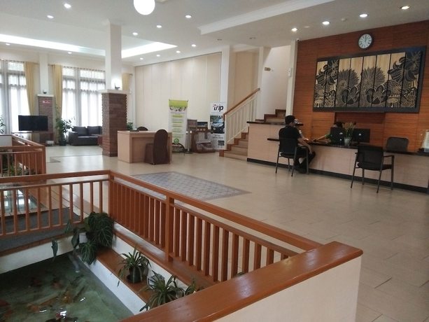 Imagen de los interiores del Hotel Ahadiat and Bungalow, Sukagalih. Foto 19