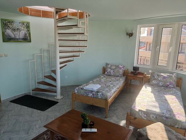 Imagen de la habitación del Hotel Aheloy. Foto 18