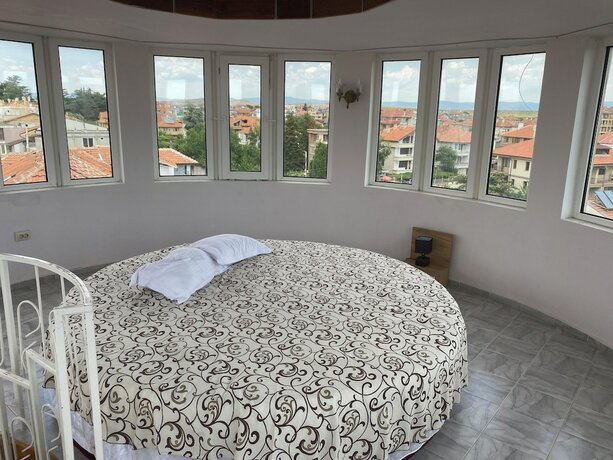 Imagen de la habitación del Hotel Aheloy. Foto 19