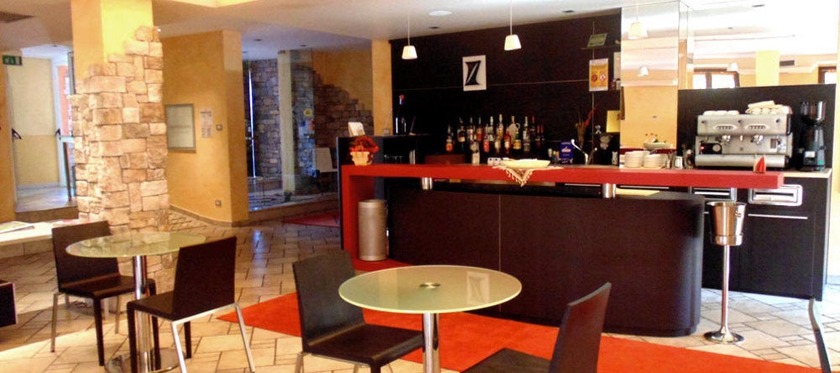 Imagen del bar/restaurante del Hotel Ahg Donna Silvia Wellness and Spa. Foto 2