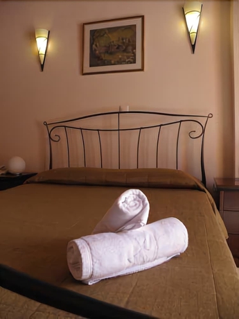 Imagen de la habitación del Hotel Ahilion. Foto 3