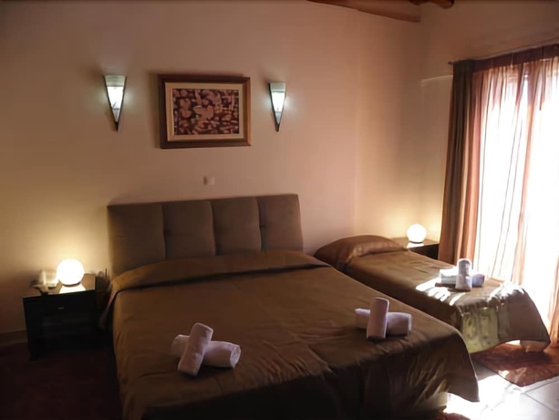 Imagen de la habitación del Hotel Ahilion. Foto 12