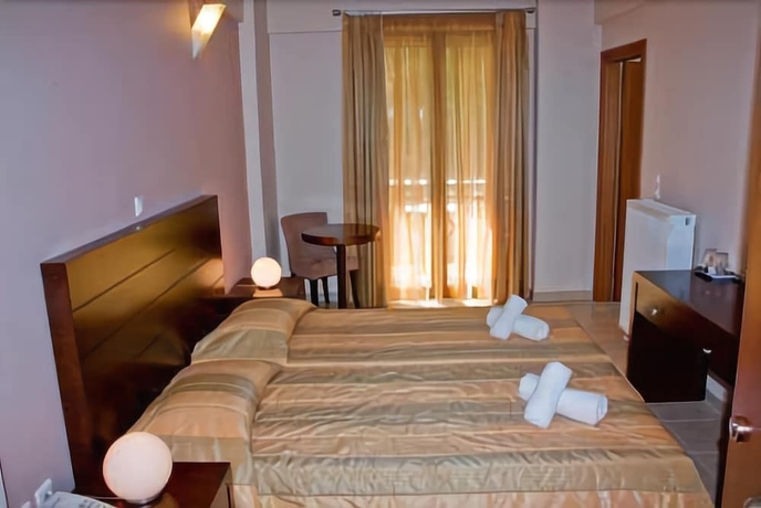 Imagen de la habitación del Hotel Ahilion. Foto 13