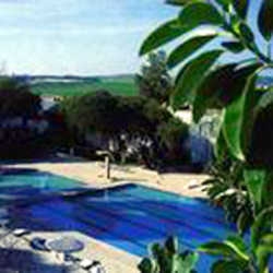 Imagen de la piscina del Hotel Ahlen. Foto 2