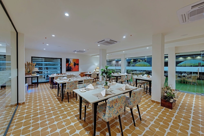 Imagen del bar/restaurante del Hotel Ahuja Residency GCR. Foto 3