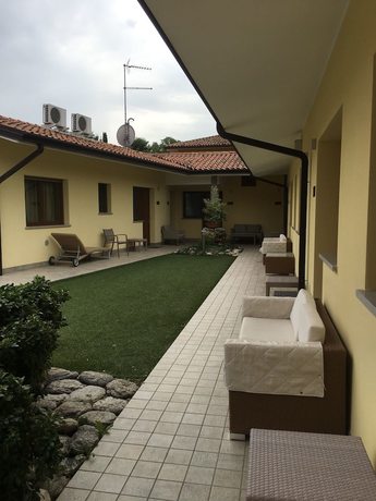 Imagen de los exteriores del Hotel Ai Due Leoni. Foto 18