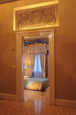 Imagen de la habitación del Hotel Ai Due Principi. Foto 12