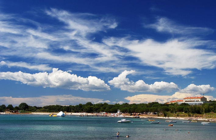 Imagen de los exteriores del Hotel Ai Pini Medulin Resort. Foto 7