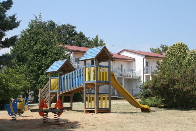 Imagen de los exteriores del Hotel Ai Pini Medulin Resort. Foto 9