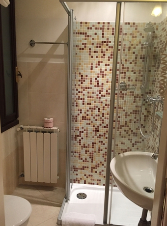 Imagen de la habitación del Hotel Ai Tolentini. Foto 3