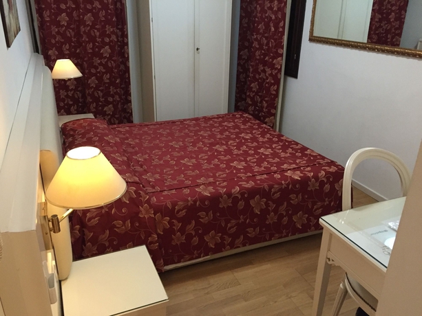 Imagen de la habitación del Hotel Ai Tolentini. Foto 8