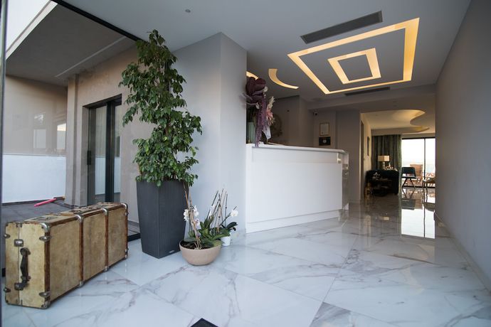 Imagen de los interiores del Hotel Aianteion Bay Luxury and Suites. Foto 19
