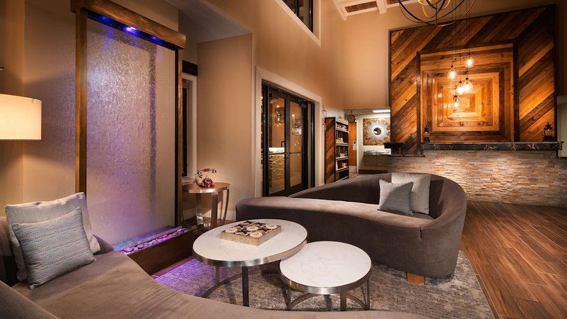 Imagen de los interiores del Hotel Aiden By Best Western @ Warm Springs and Event Center. Foto 15