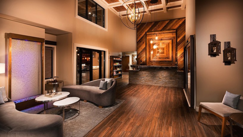 Imagen de los interiores del Hotel Aiden By Best Western @ Warm Springs and Event Center. Foto 16