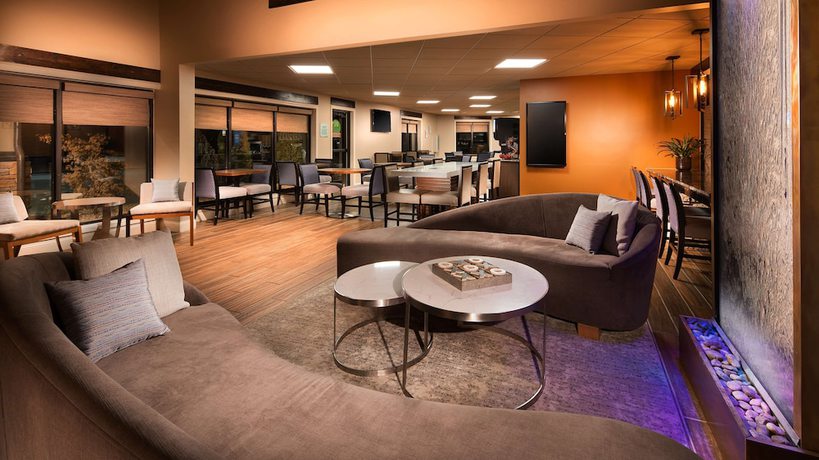 Imagen de los interiores del Hotel Aiden By Best Western @ Warm Springs and Event Center. Foto 18