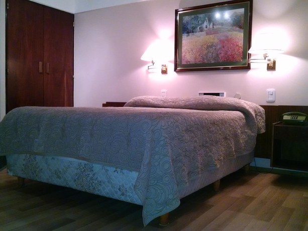 Imagen de la habitación del Hotel Aiello. Foto 6