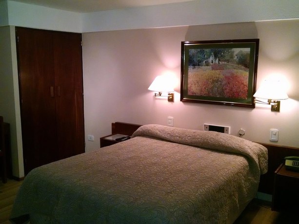 Imagen de la habitación del Hotel Aiello. Foto 7