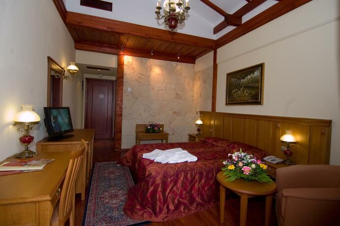 Imagen general del Hotel Aiges Melathron. Foto 10
