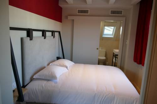 Imagen de la habitación del Hotel Aigle D'or. Foto 13