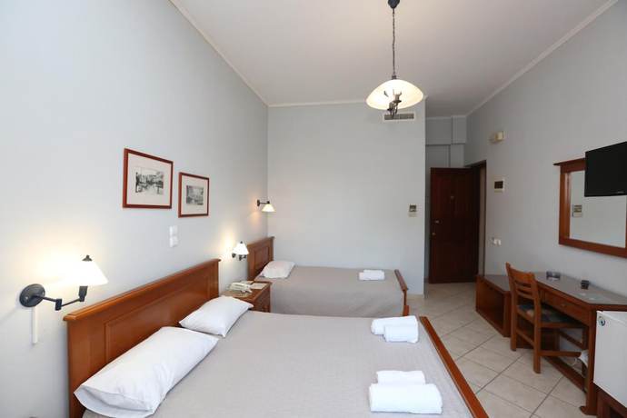 Imagen de la habitación del Hotel Aigli Syros. Foto 5