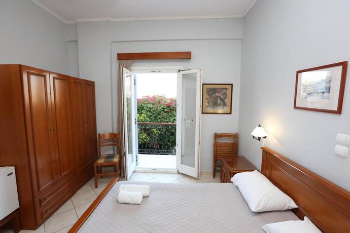 Imagen de la habitación del Hotel Aigli Syros. Foto 6